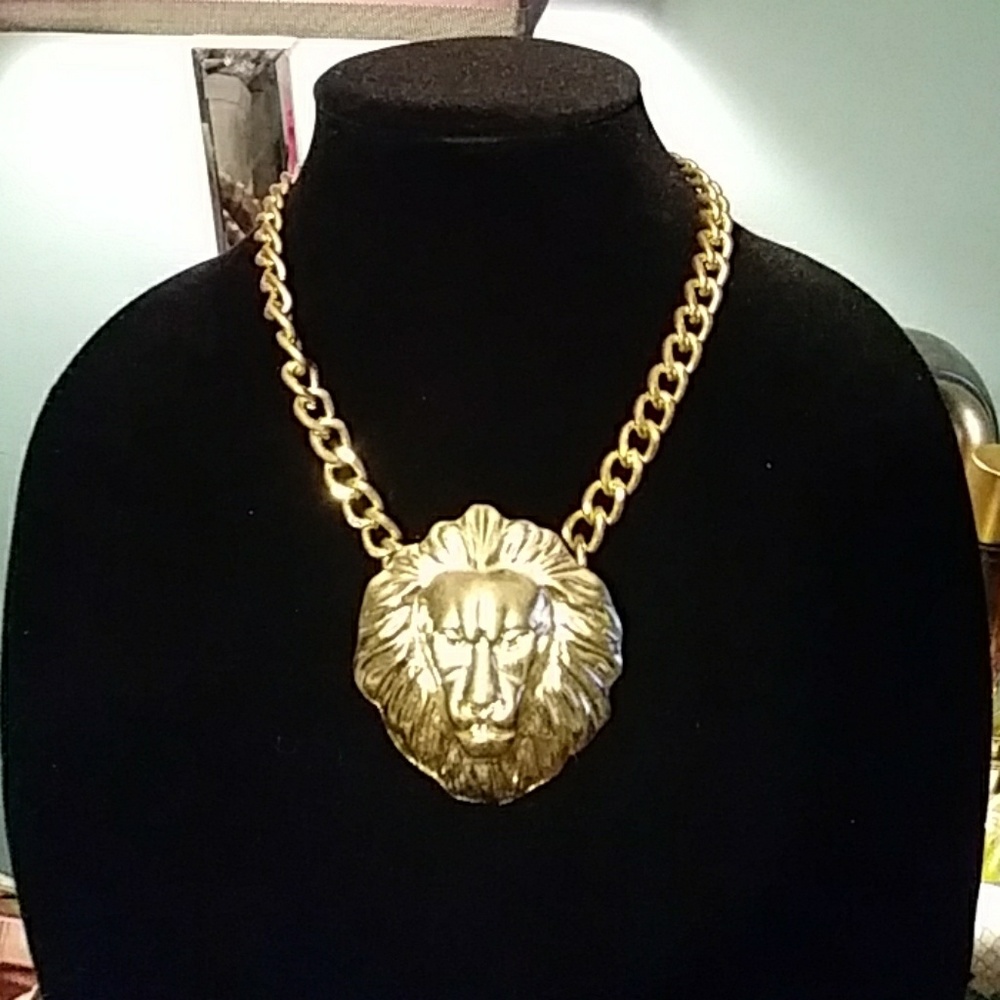 Fashion necklace gold tone